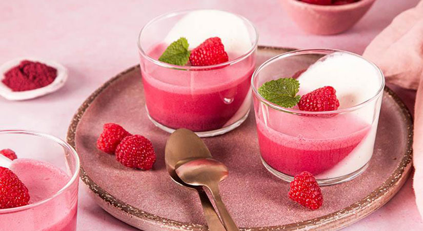 Roza veganska panna cotta za zaljubljene Roza veganska panna cotta za zaljubljene