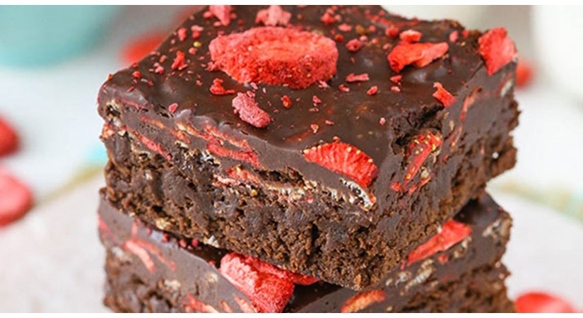 Čokoladni veganski browniji z jagodami Čokoladni veganski browniji z jagodami