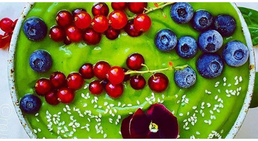 Zelena smoothie skleda bogata z železom Zelena smoothie skleda bogata z železom