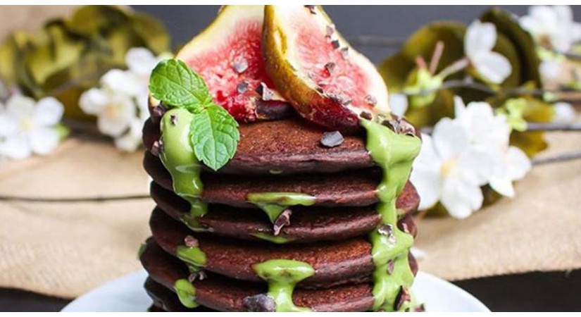 Dva recepta za čokoladne proteinske palačinke (veganske in brez glutena) Dva recepta za čokoladne proteinske palačinke (veganske in brez glutena)