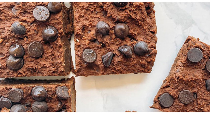 Čičerikini veganski browniji s čokoladnimi kapljicami Čičerikini veganski browniji s čokoladnimi kapljicami