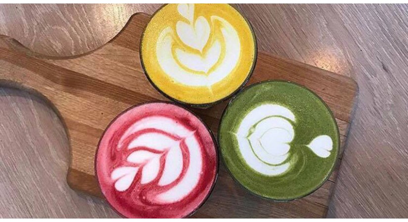 Novi trend: latte napitek + 3 recepti za matcha, kurkuma in berry latte Novi trend: latte napitek + 3 recepti za matcha, kurkuma in berry latte